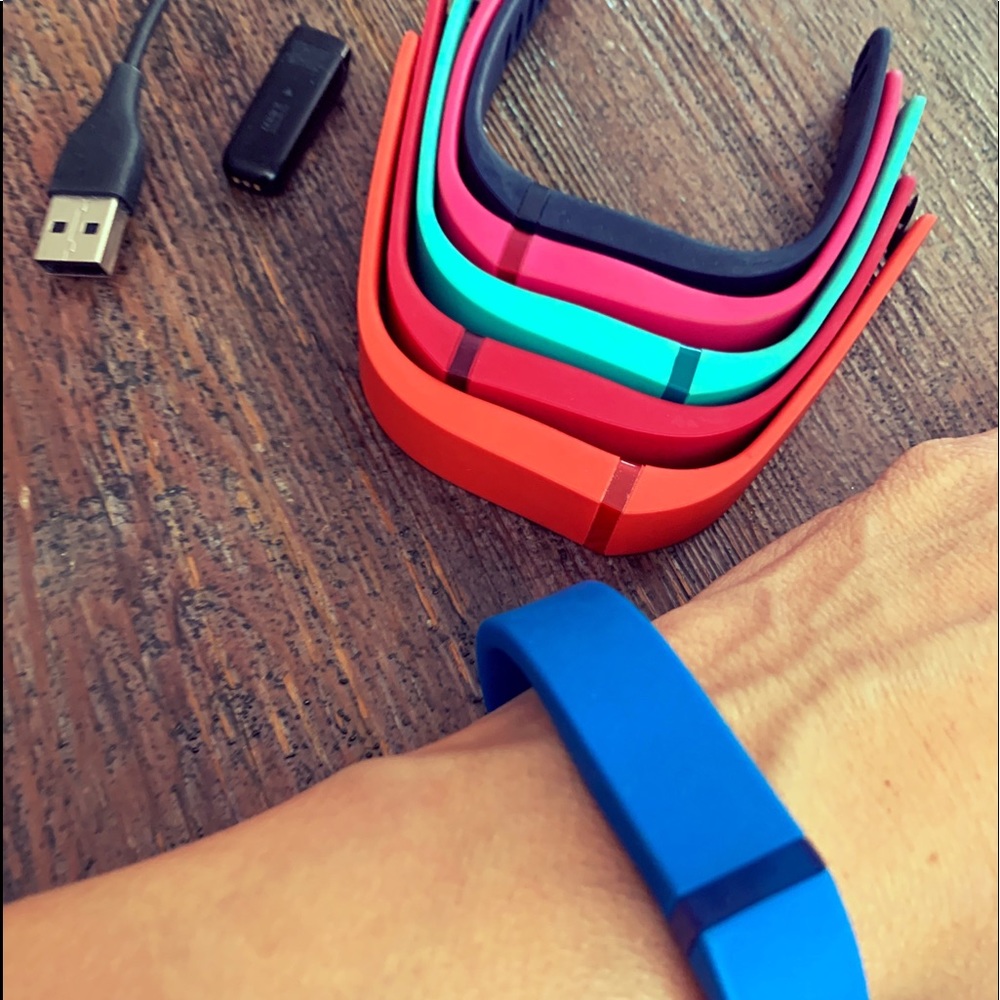 FITBIT FLEX WIRELESS WRISTBANDS WITH CHARGER